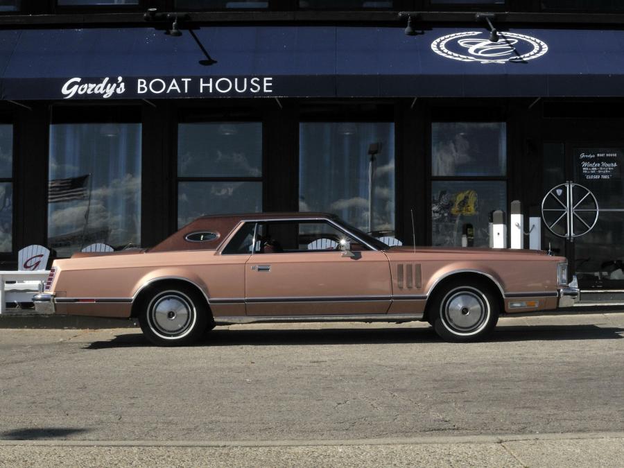  Lincoln Continental Mark V 1977 года  (фото 13 из 16)